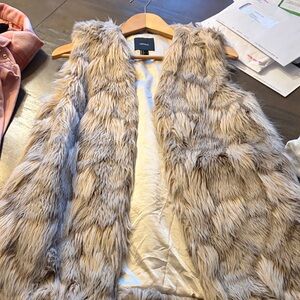 Forever 21 Faux Fur Vest in Cream